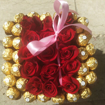 Kockasti Buket Ruže i Ferrero Rocher